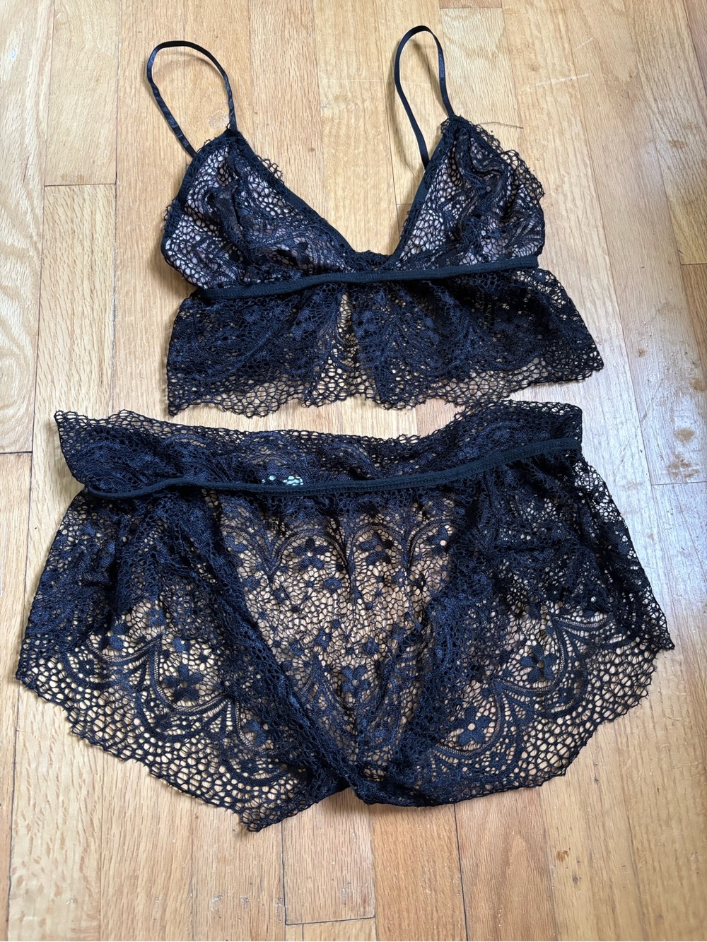 Black Floral Lace Lingerie Set M/L — Unpadded Bralette + Backless Cheeky